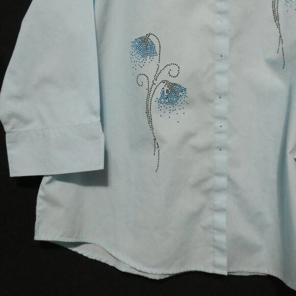 ISAAC'S DESIGNS CASUALS | large | Light Blue Button-Up Front Floral Blouse - Picture 6 of 14